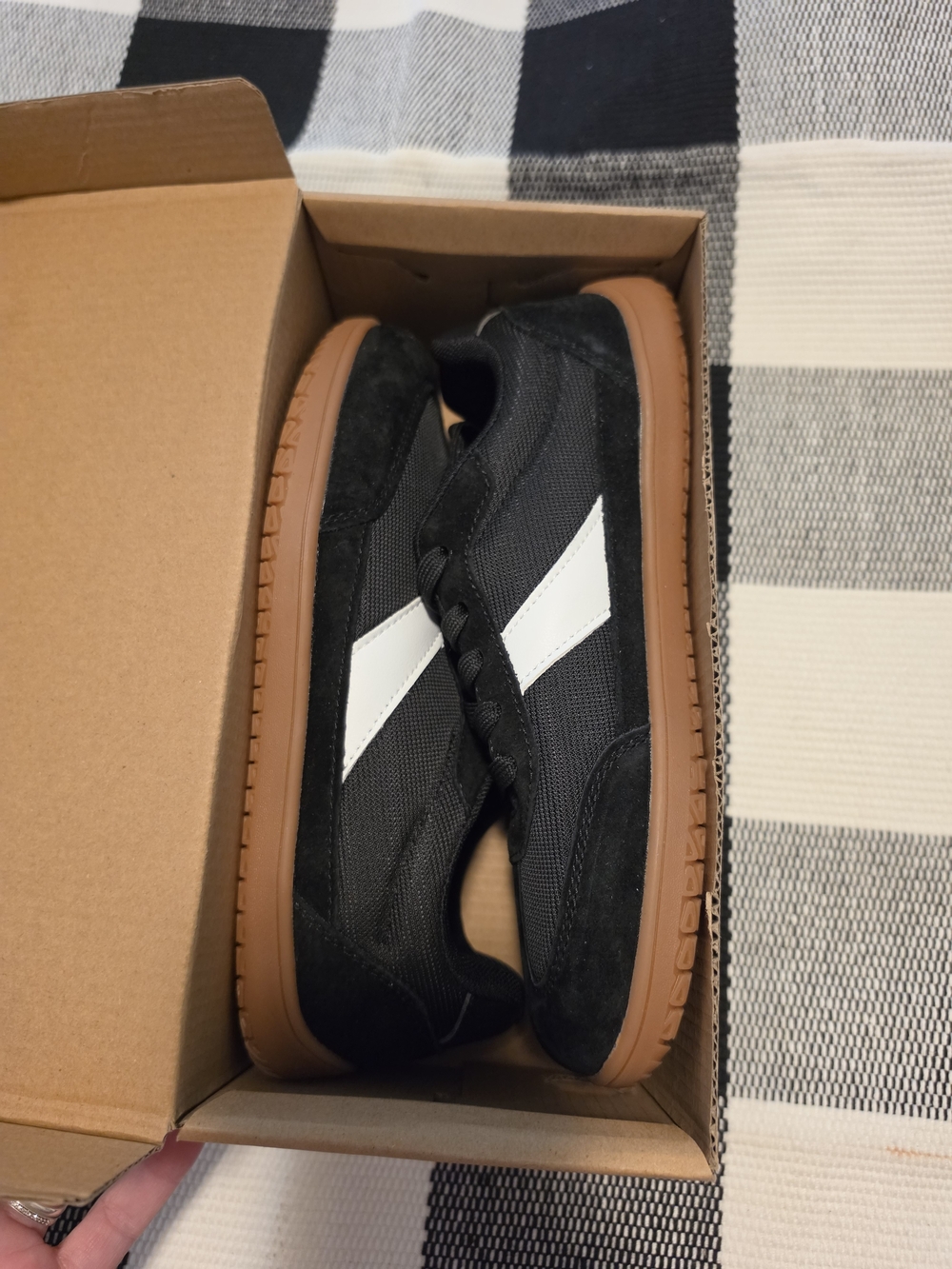 HSQ Women's black with white size 7 shoes